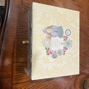 ANNA GRIFFI  Elegant Cream and Gold paper shoes Craft  Box